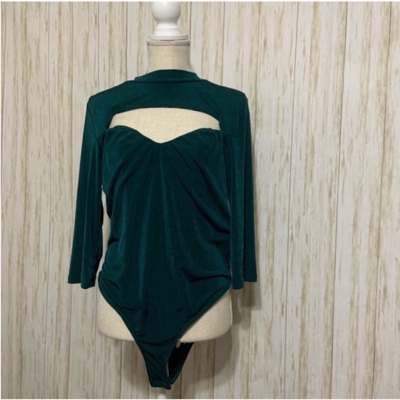 Tops - Last 2! NWT green plus sized key hole bodysuit